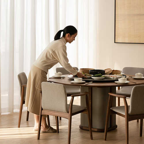 若水圆桌致家家居北欧全实木吃饭