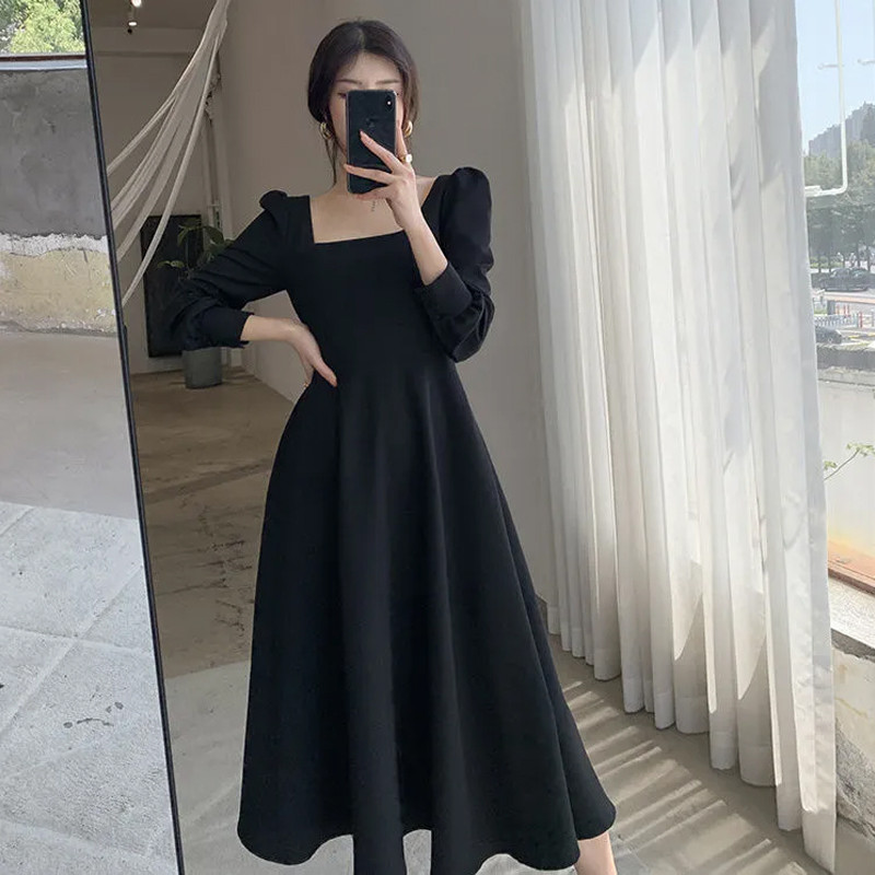 赫本风小黑裙女2026春秋新款复古方领长款过膝黑色气质连衣裙长裙