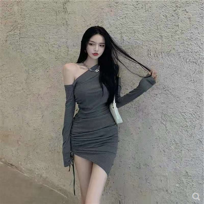 裙子女夏新款性感露肩气质修身包臀裙短裙显瘦紧身黑色连衣裙
