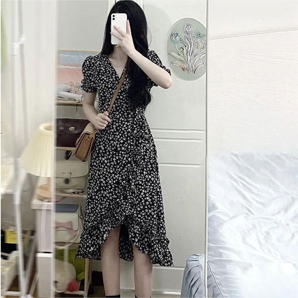 温柔黑色v领碎花连衣裙女夏季法式小个子不规则茶歇鱼尾裙长裙子