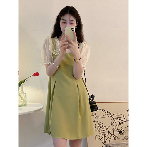 假两件连衣裙女夏季2022新款法式设计感木耳边收腰显瘦泡泡袖裙子