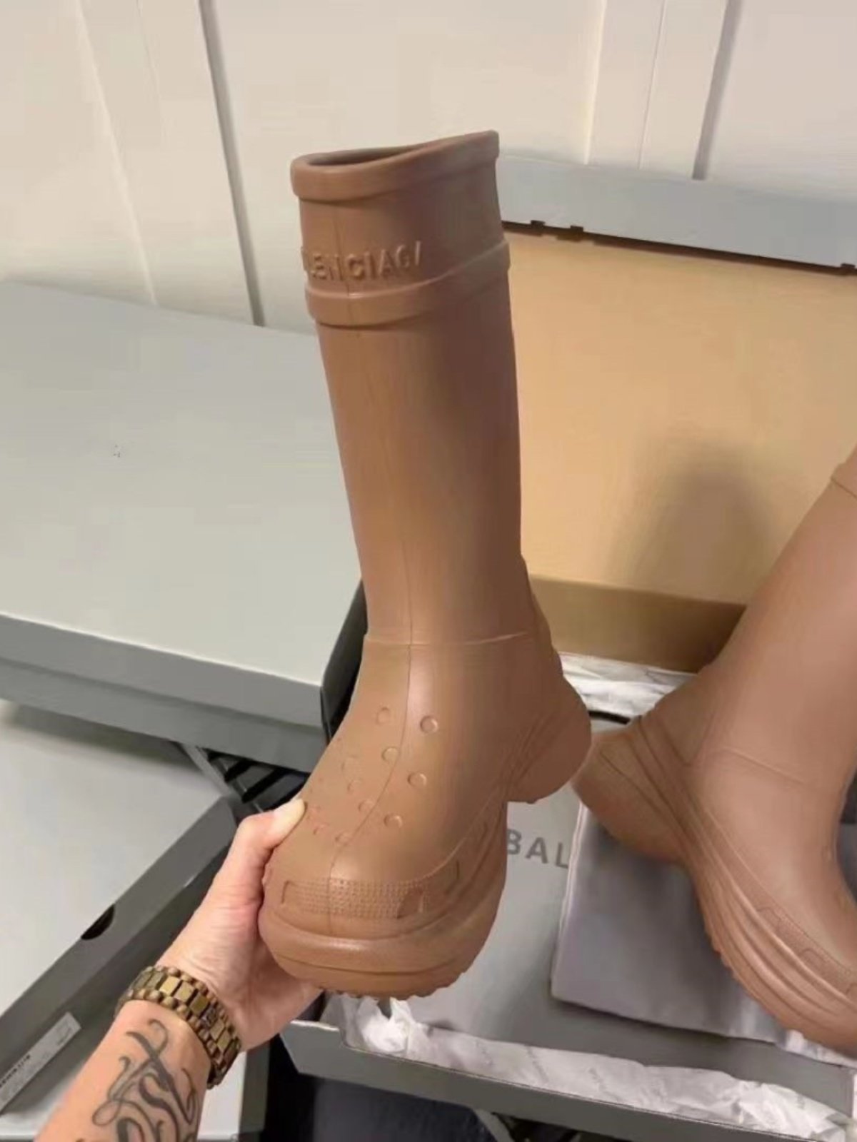 파리 홀인더월 부츠 ASIGE 인터넷 연예인 공동 브랜드 장화 두꺼운 밑창 방수 및 미끄럼 방지 작은 기사 부츠