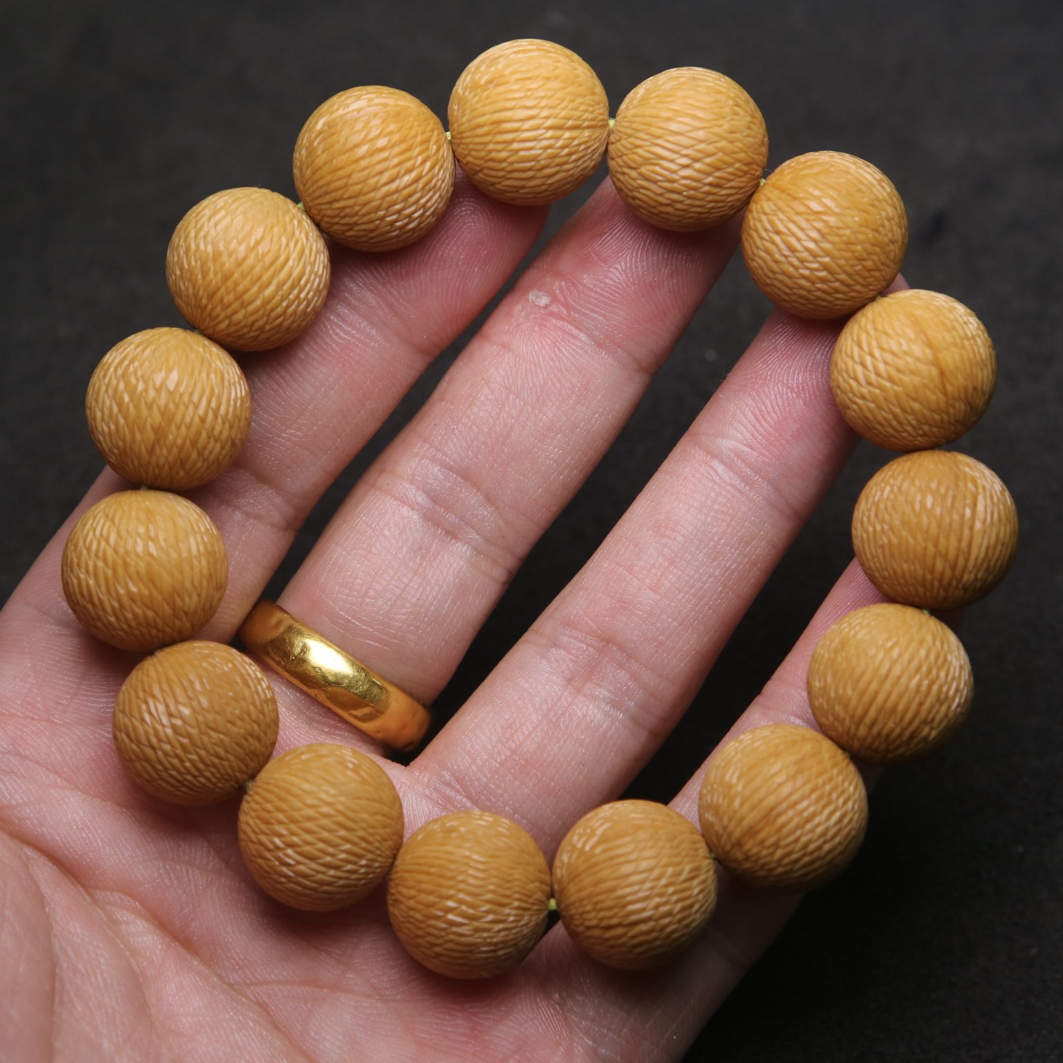 耀天文玩美国野生金丝正圆15苏工精雕龙鳞纹拉丝猴头核桃手串手持
