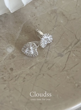 Cloudss「闪耀克罗星」爱心锆石s925银耳扣