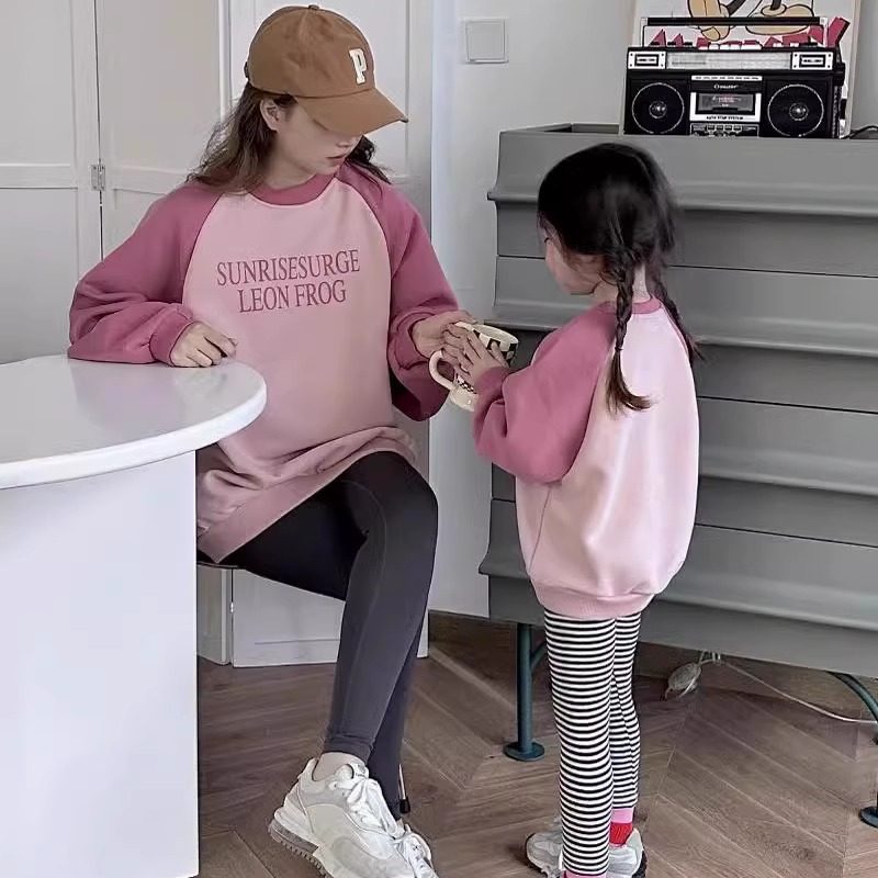 秋季母子高级感亲子装独特春秋运动风日韩拼色一家三口宽松卫衣