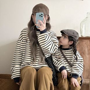 一家三口亲子装2025秋冬新款母女母子长袖父子装情侣休闲条纹卫衣