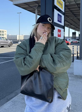 MA1飞行员夹克女2025秋冬宽松短款军绿色棒球服加厚保暖棉衣外套