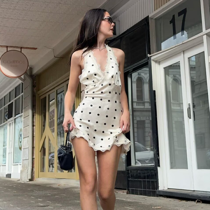 波点V领蕾丝边性感露背挂脖短裙