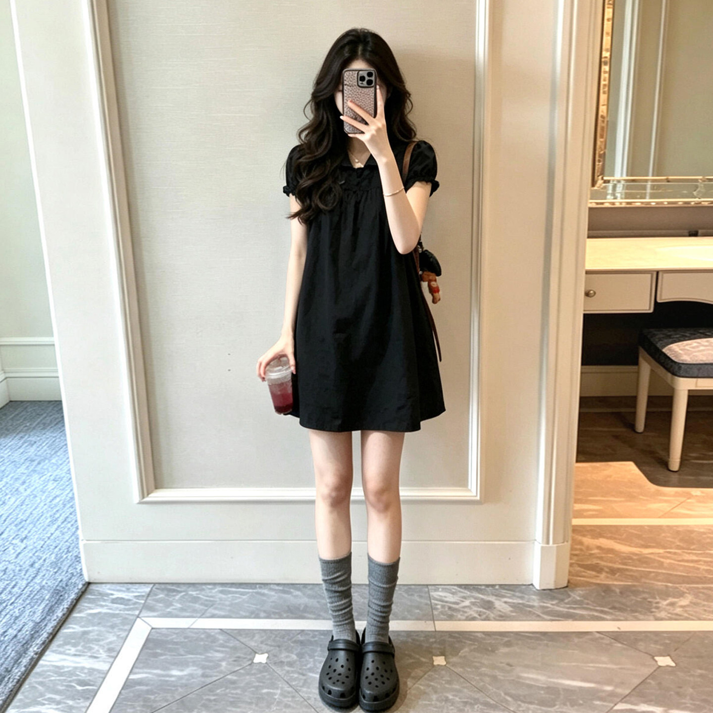夏季娃娃领泡泡袖连衣裙女宽松显瘦 A 字短裙休闲气质小黑裙