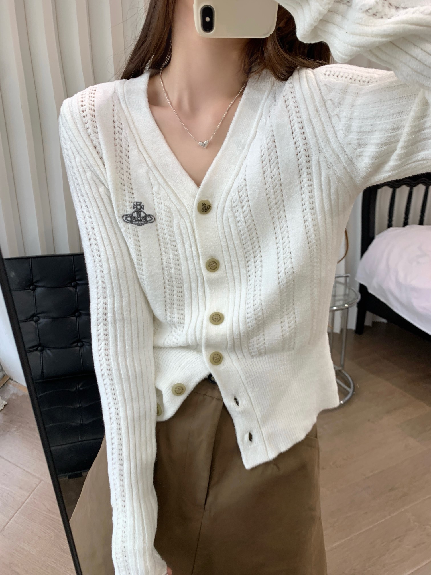 24新款小众VW 明星同款 杨超越黑色开衫复古小土星球刺绣长袖 