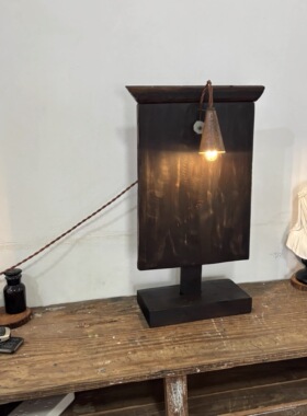 日式实木招牌桌面生锈做旧落地中古杂志简约复古报刊阅读台灯架子