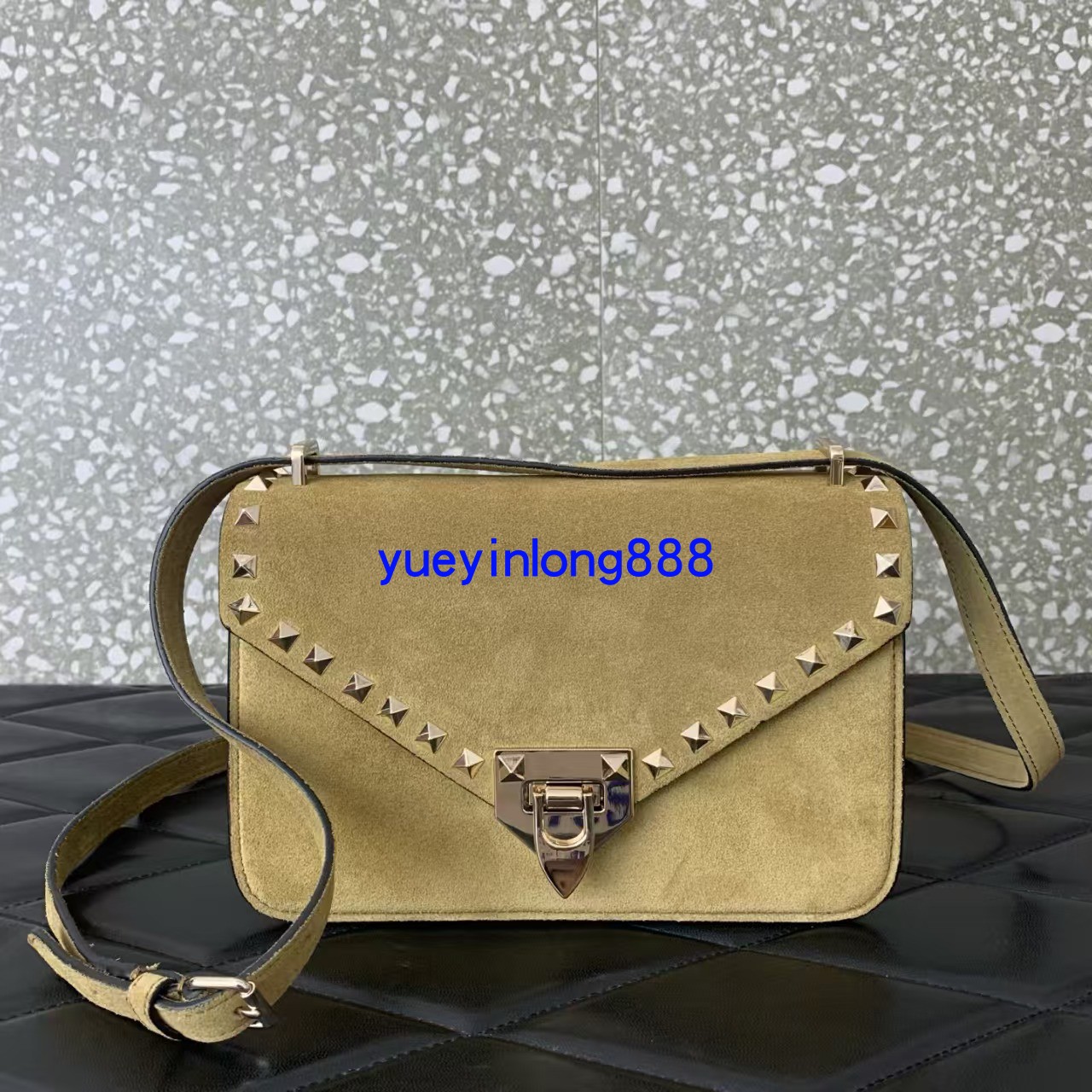 真皮女式铆钉信封包2026新款欧美时尚麂皮翻盖休闲复古单肩斜跨包