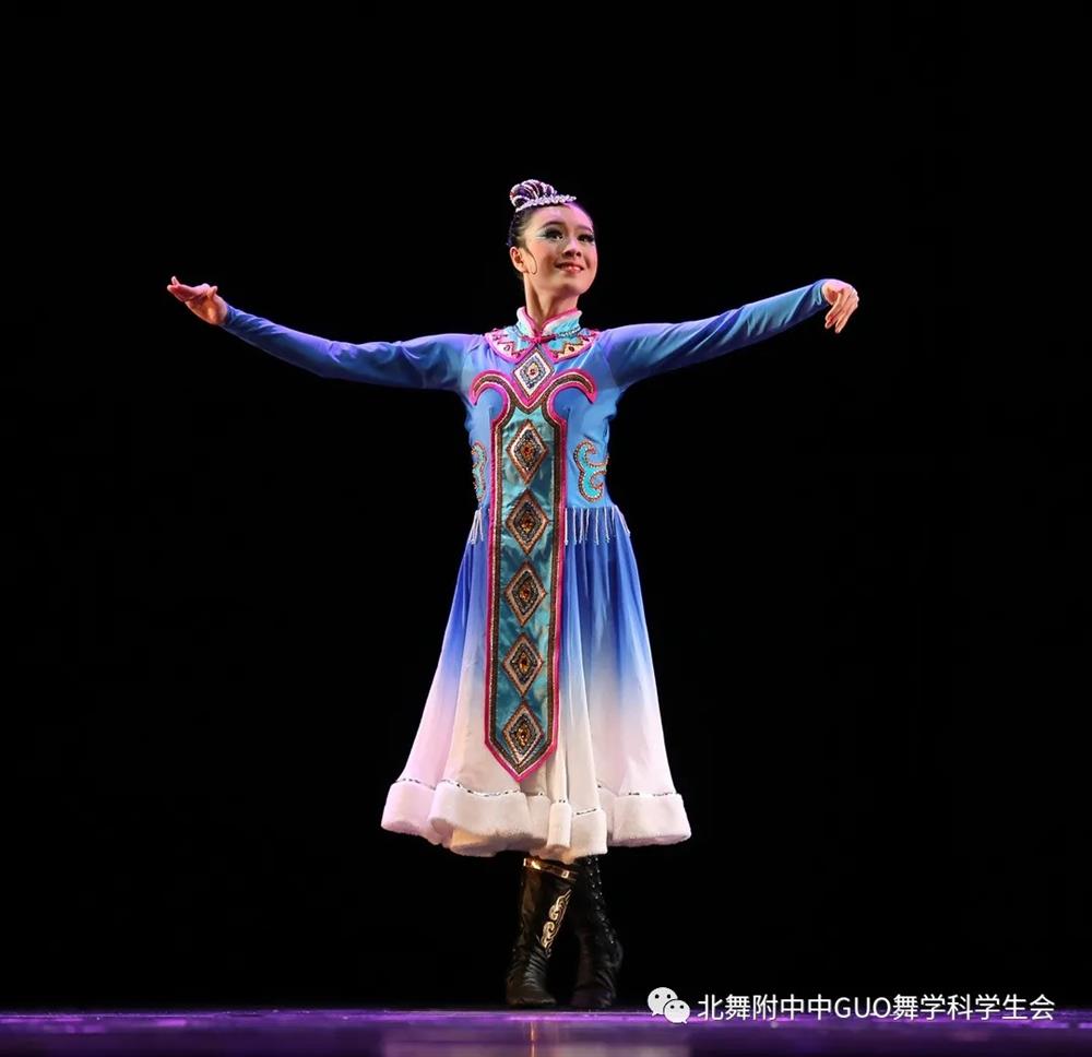 装学院民族表演服舞优伶舞蹈服蒙族舞台鄂温克的拉玛湖藏族演出服