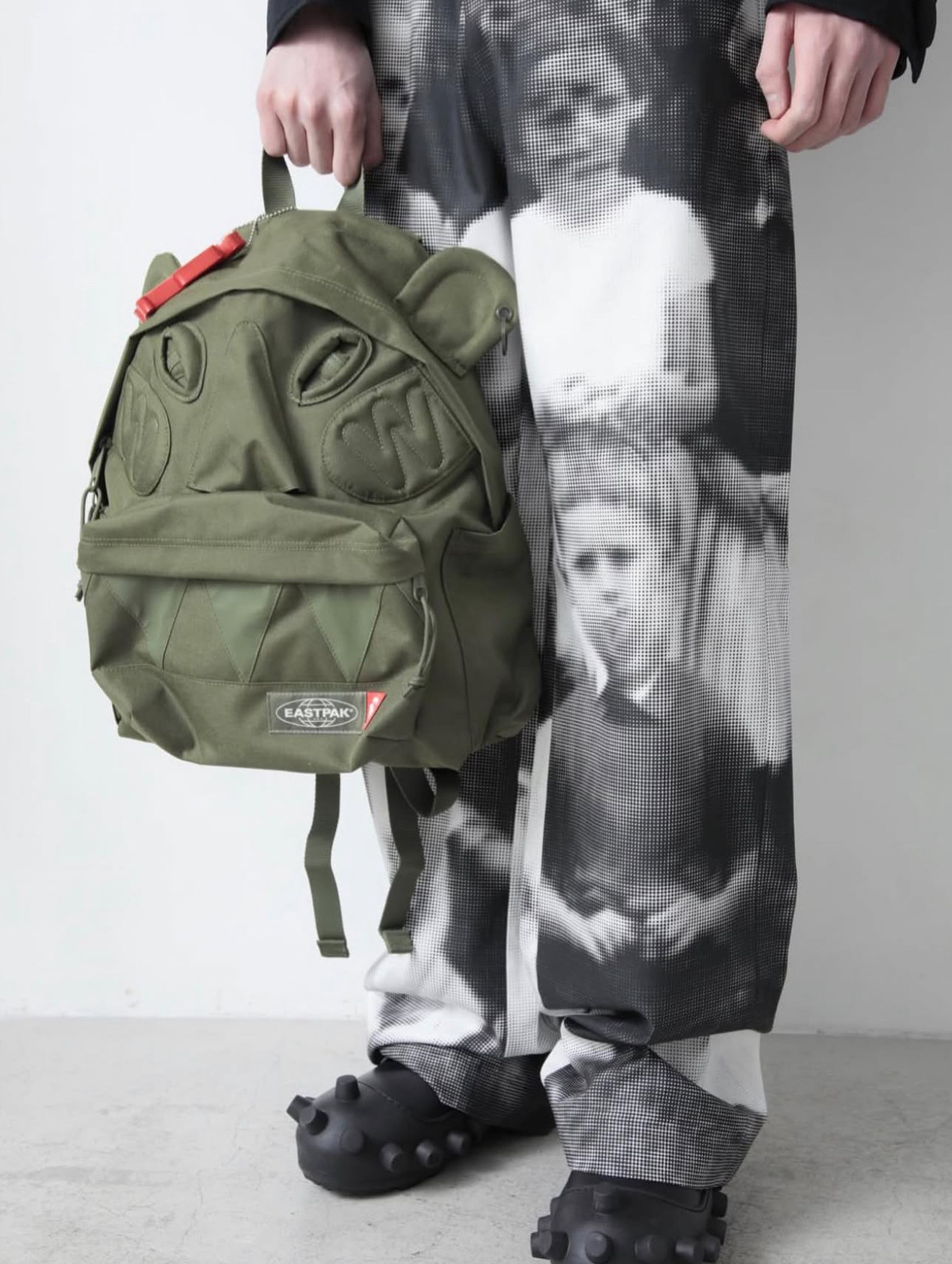 Walter Van Beirendonck x Eastpak联名限定背包图片
