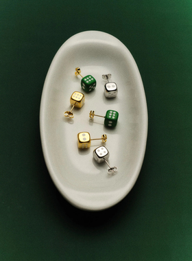 VEERT The Enamel Dice Earring Pair 骰子耳钉