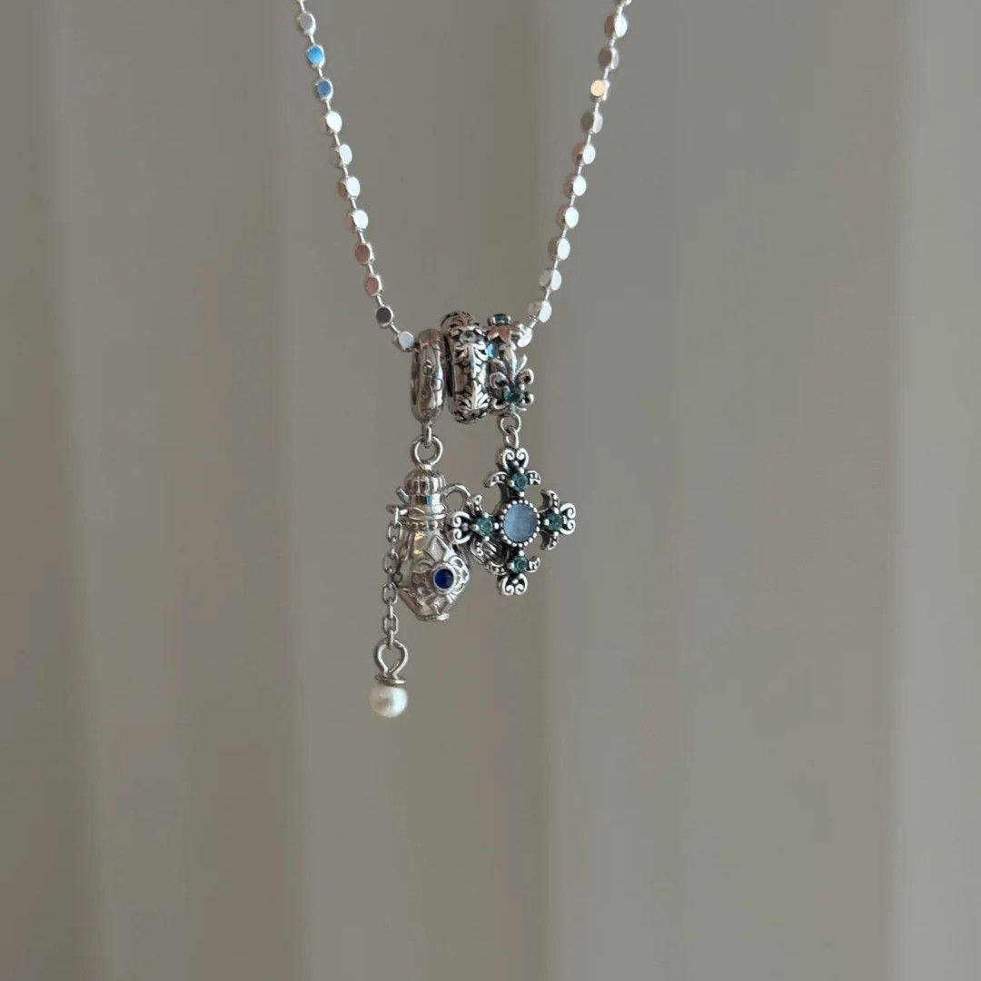 【魔法世界】神秘鸢尾花香水瓶吊坠项链小众独特设计感精致锁骨链