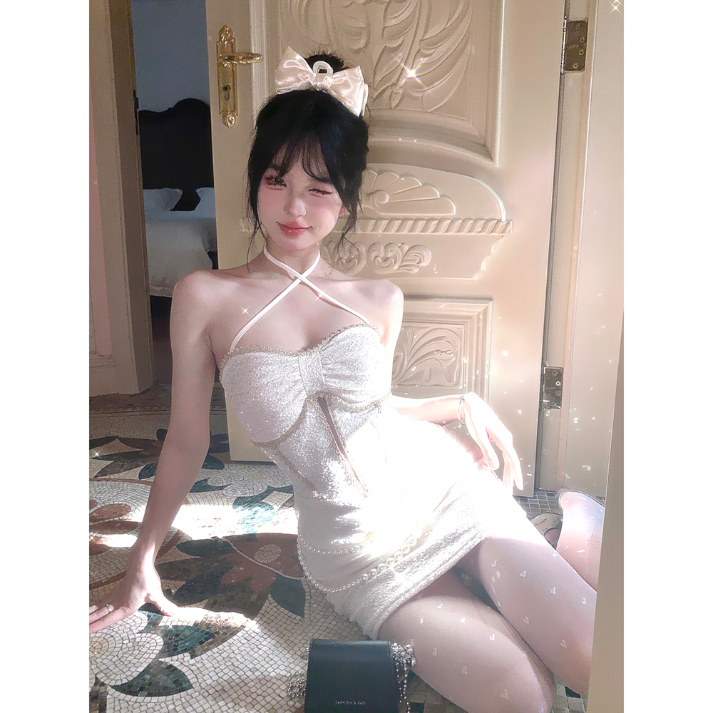 南理香圣光神女 名媛千金风抹胸包臀短裙2024春季新款吊带连衣裙