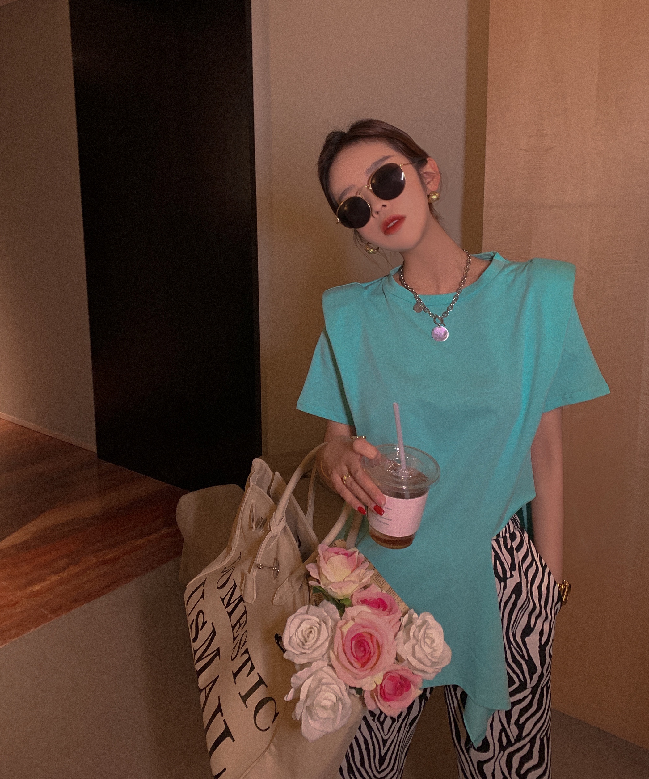 Real shot ins wind show thin with shoulder pad design split T-shirt + straight zebra pants