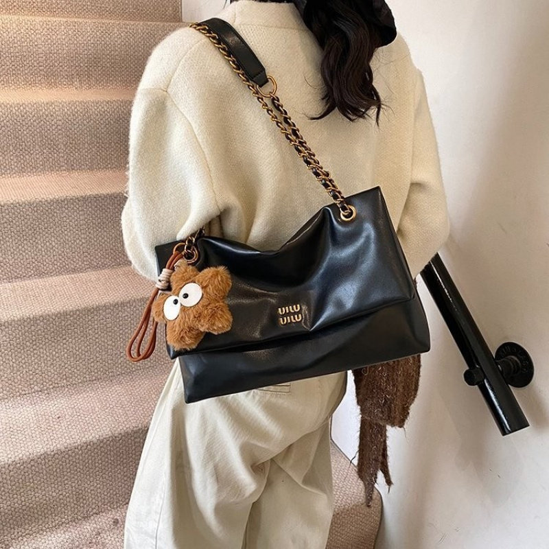 PU软包秋冬复古腋下包女2024新款时尚软皮斜挎包高级感单肩包