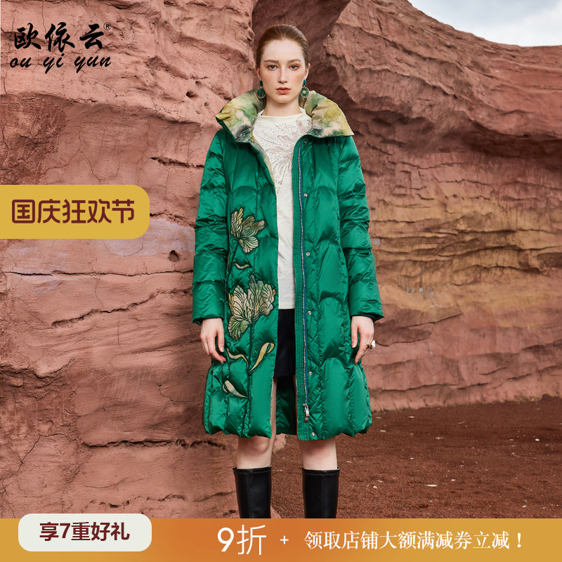 欧依云中年妈妈时尚羽绒服中长款带帽保暖洋气刺绣鸭绒服2024新款