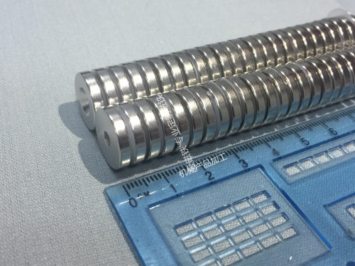 钕铁棚强力沉孔M3磁铁D15x3xD3.5-D7，和米思米磁铁差异在沉孔