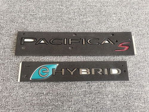 适用于克莱斯勒大捷龙车标PACIFICA s eHYBRID字母标改装尾门黑标