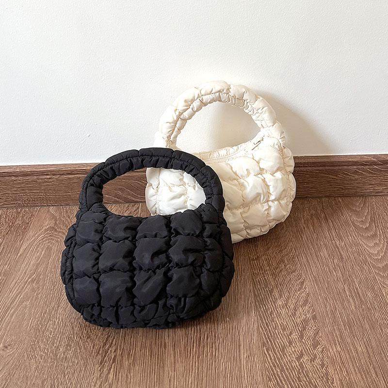 2024新款韩国cos云朵包绗缝纹理拉链式指尖褶皱micro迷你手提包潮