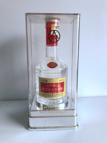 出生日期 2010年05月06日 名酒老酒收藏 52度 浓香型白酒