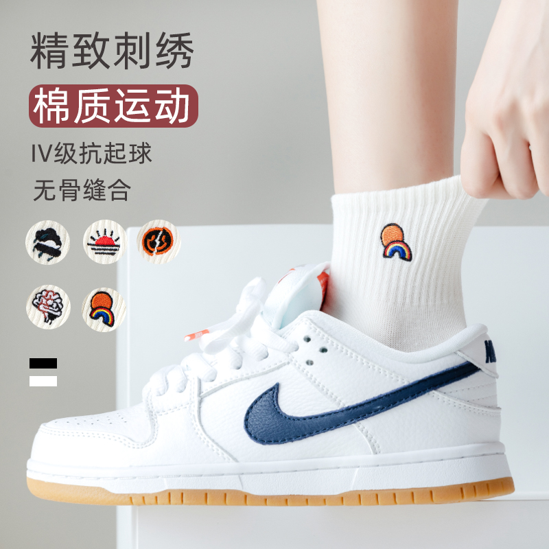 刺绣图案白色袜子女短袜