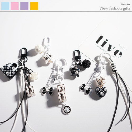 小红书热推小香风毛绒爱心钥匙扣