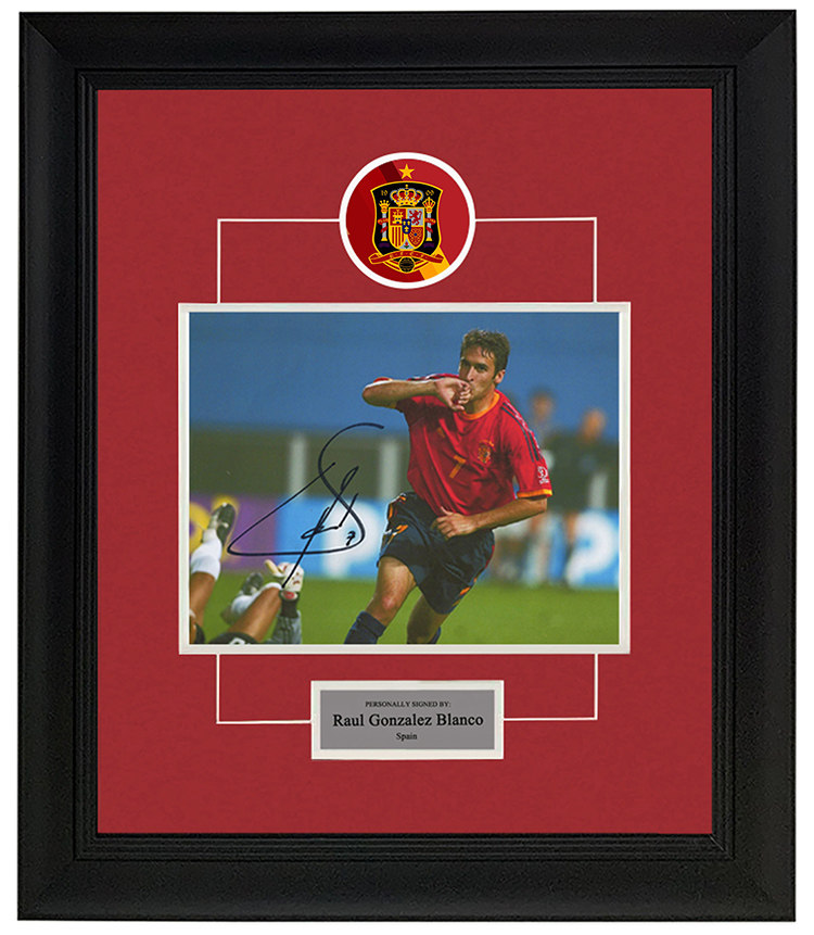 劳尔 2002世界杯西班牙队 亲笔签名 照片 裱框 含sa证书