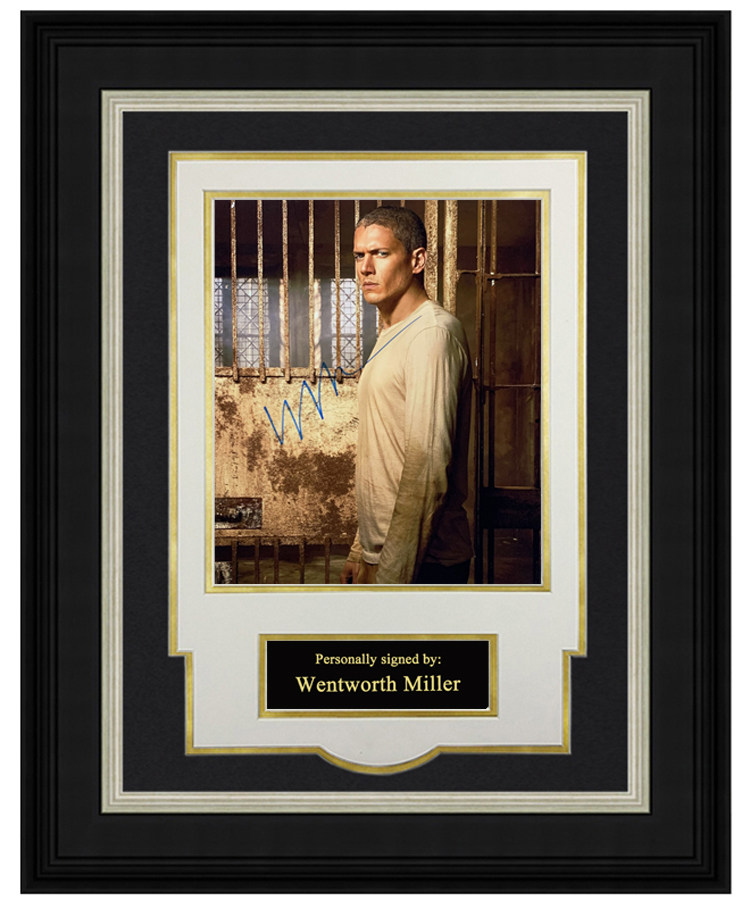 越狱男主 米勒亲笔签名照片 温特沃斯米勒 含证书 裱框收藏