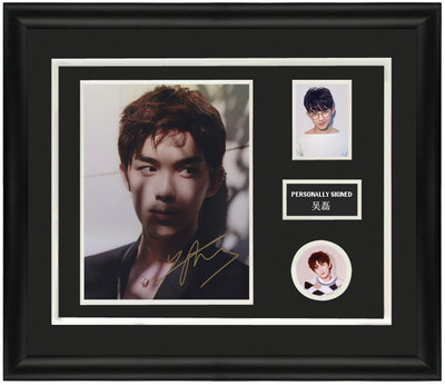 收藏 吴磊 亲笔签名 照片裱框 含不易流行证书 中国男演员