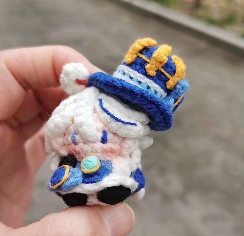 成品芙宁娜小玩偶纯手工钩织原神周边书包挂件手机钥匙扣生日礼物