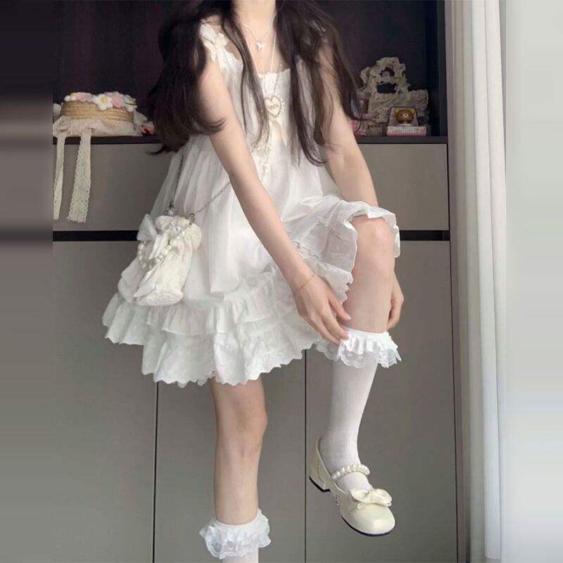 韩系白色吊带洋装蕾丝边拼接设计