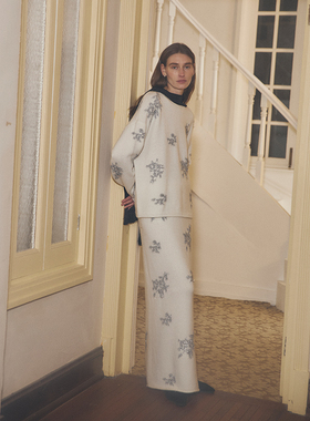 VIKTORIACHAN 25AW秋冬假日胶囊 立体雪花银线针织衫半身裙套装