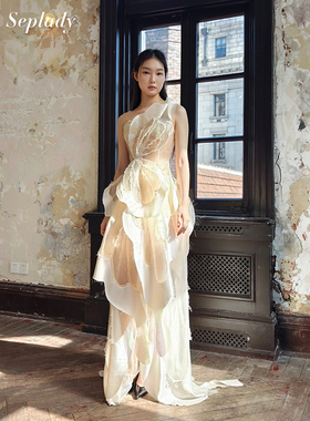 Xiangqiao Sheng盛湘乔26SS新品 小众设计重工白色蝶翼抹胸礼服