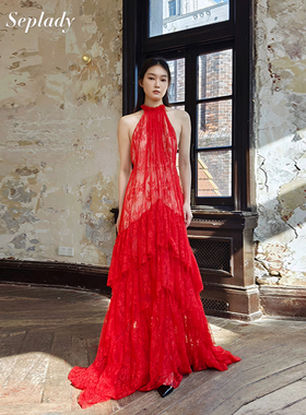 Xiangqiao Sheng盛湘乔26SS春夏新品 红色挂脖连衣裙重工蕾丝长裙