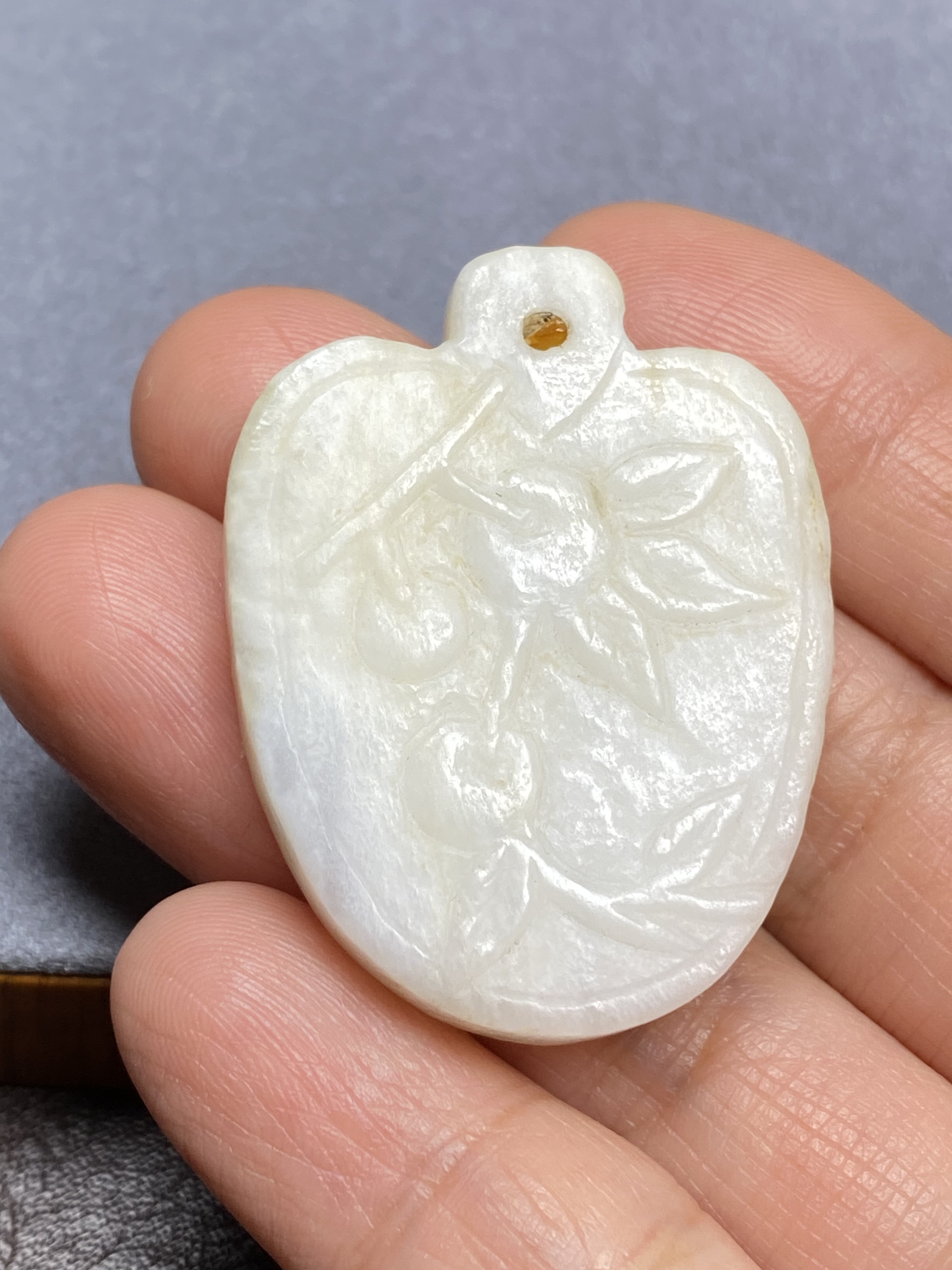 明清时期风格和田玉子冈牌，羊脂白玉质地细腻，工艺精湛古朴漂亮