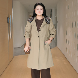 MsShe大码女装2026新款秋装英伦风格纹拼接收腰显瘦连帽风衣