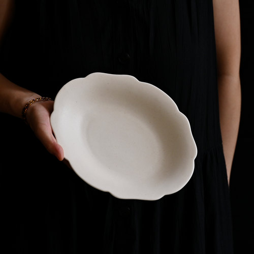 三分静花瓣异形陶瓷手工餐盘