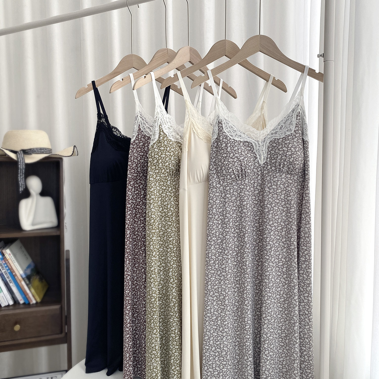 8920夏日凉感冰丝碎花家居睡裙细肩带显瘦性感A字裙带杯吊带裙薄,女士内衣/男士内衣/家居服,睡裙,淘宝优惠券,粉丝福利购,淘宝优惠卷