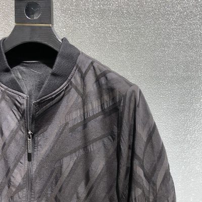 170和180码羔端质感秋季新款黑色隐条时尚朝流夹克细节不错柜1399
