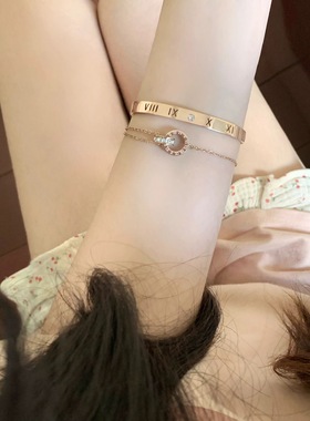 伸出手接咖啡太好看了！