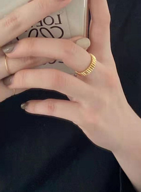 时尚轻奢系复古缎面竖条纹戒指