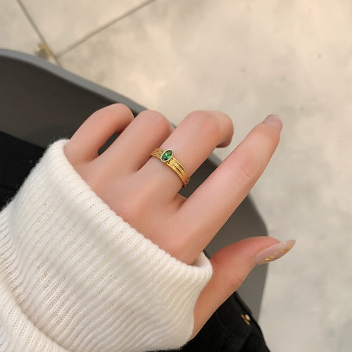 洗手不用摘中古风绿宝石戒指