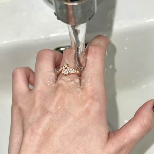 可水洗多颗微镶钻轻奢锆石戒指