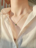 一颗小绿光～有质感清透中式 浪漫精致迷你闪光玉髓项链礼物高档