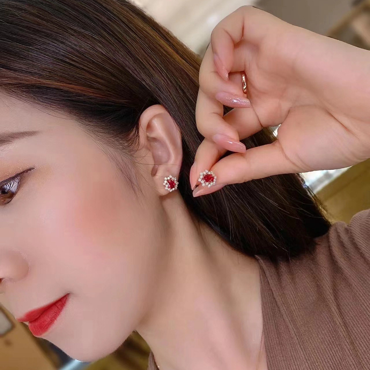 영국 디자이너 왕실 인공 재배 루비 목걸이 귀걸이 반지 세트 웨딩 소품 라이트 럭셔리