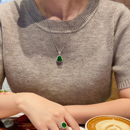 小小帝王绿拿捏!精致纯银绿色人工仿真翡翠吊坠葫芦造型发财项链